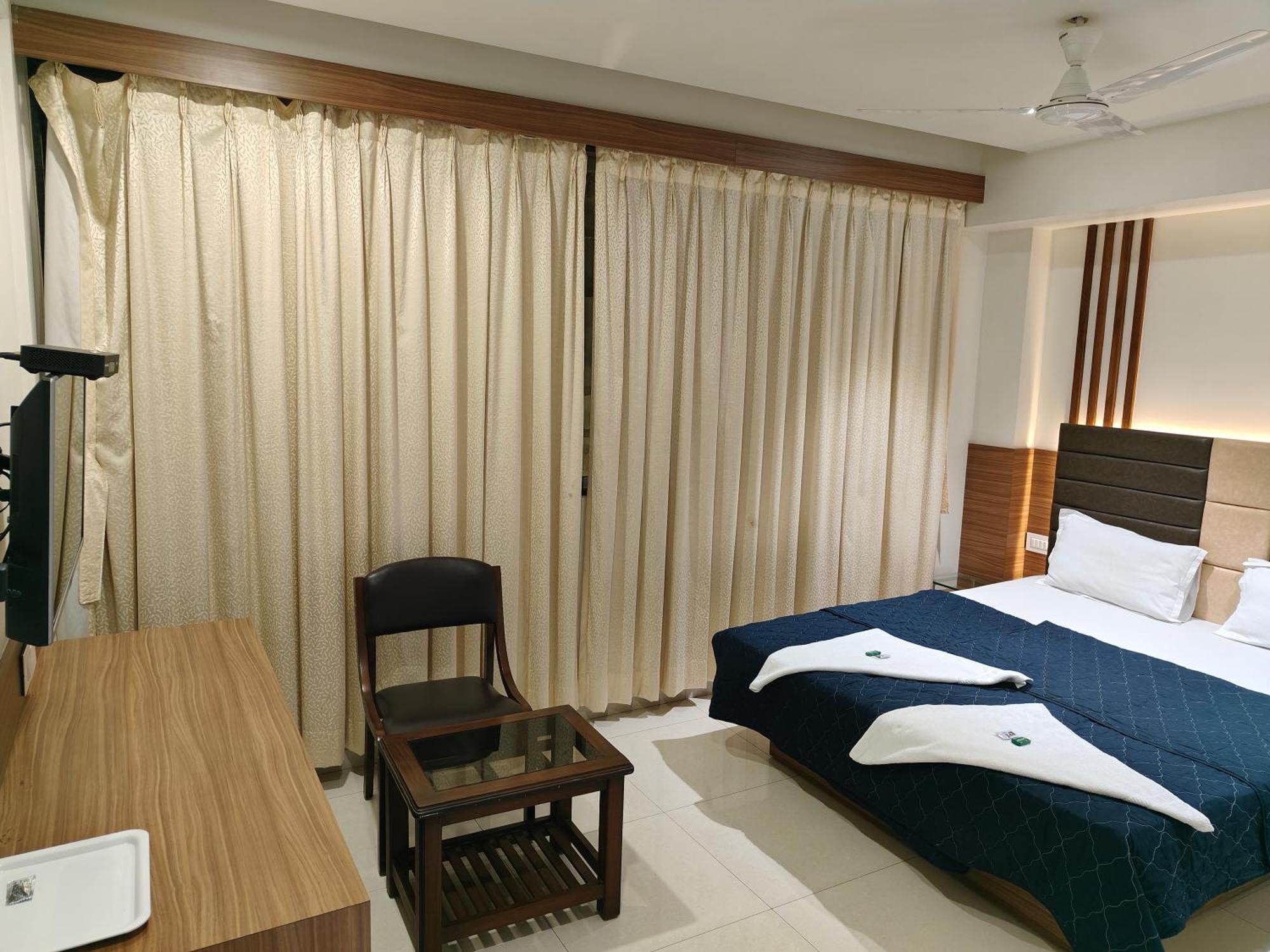 Hotel Sahyog & Rooms Surat Exterior foto